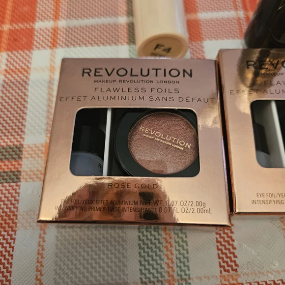 Revolution Flawless Foils Eyeshadow Set - Picture 4 of 9